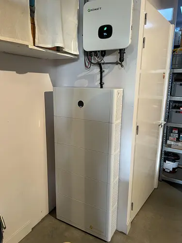 Project Amsterdam: 14 panels & 20 kWh Growatt